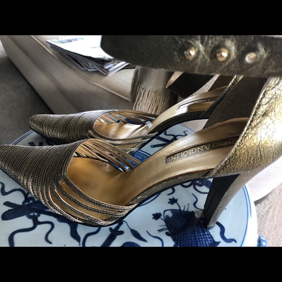Gold high heels!!! - Picture 6 of 9
